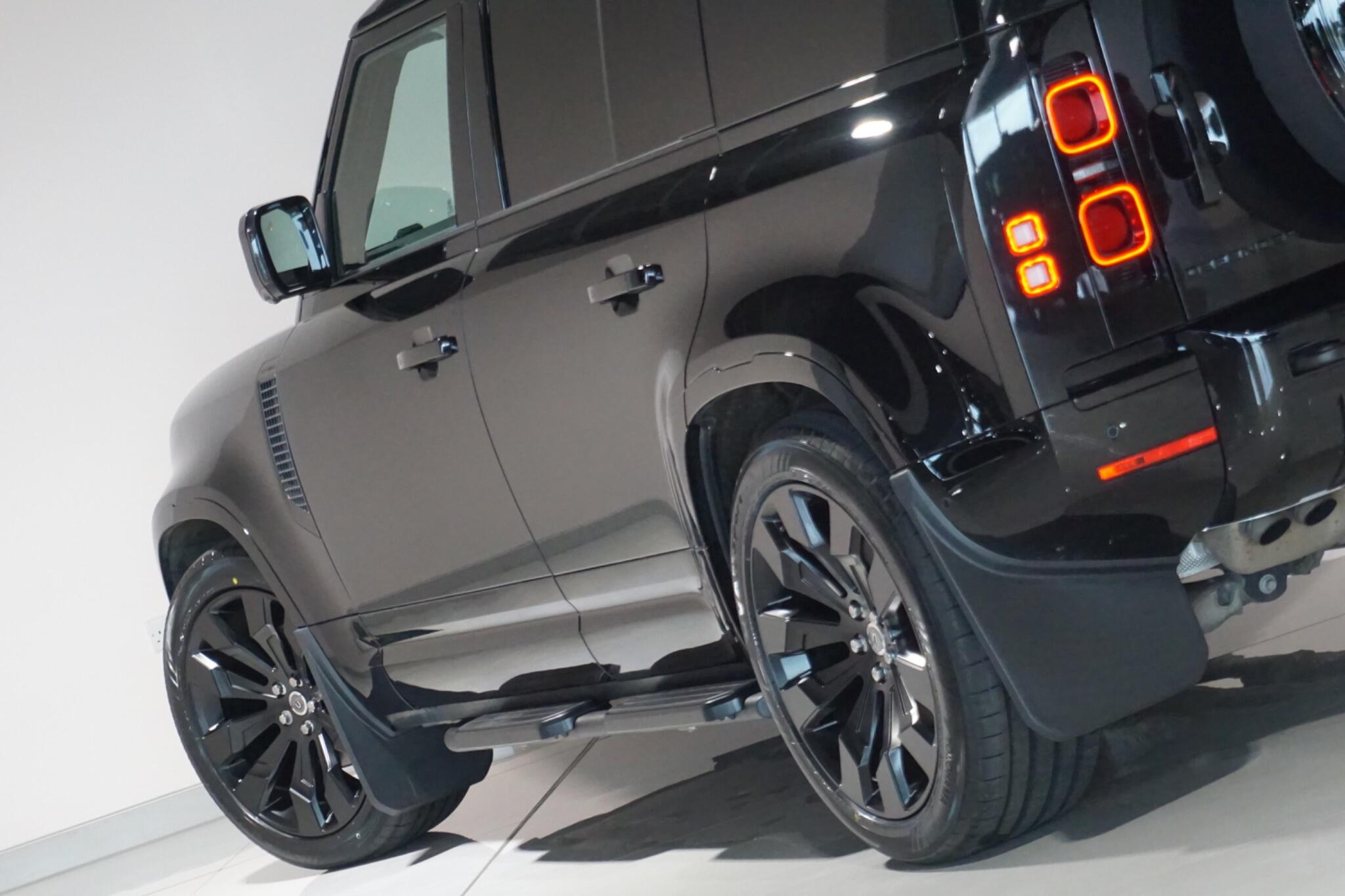 Land Rover Defender 110 3.0 D300 MHEV X-Dynamic HSE Hard Top SUV 5dr Diesel Auto 4WD MWB Euro 6 (s/s) (300 ps)